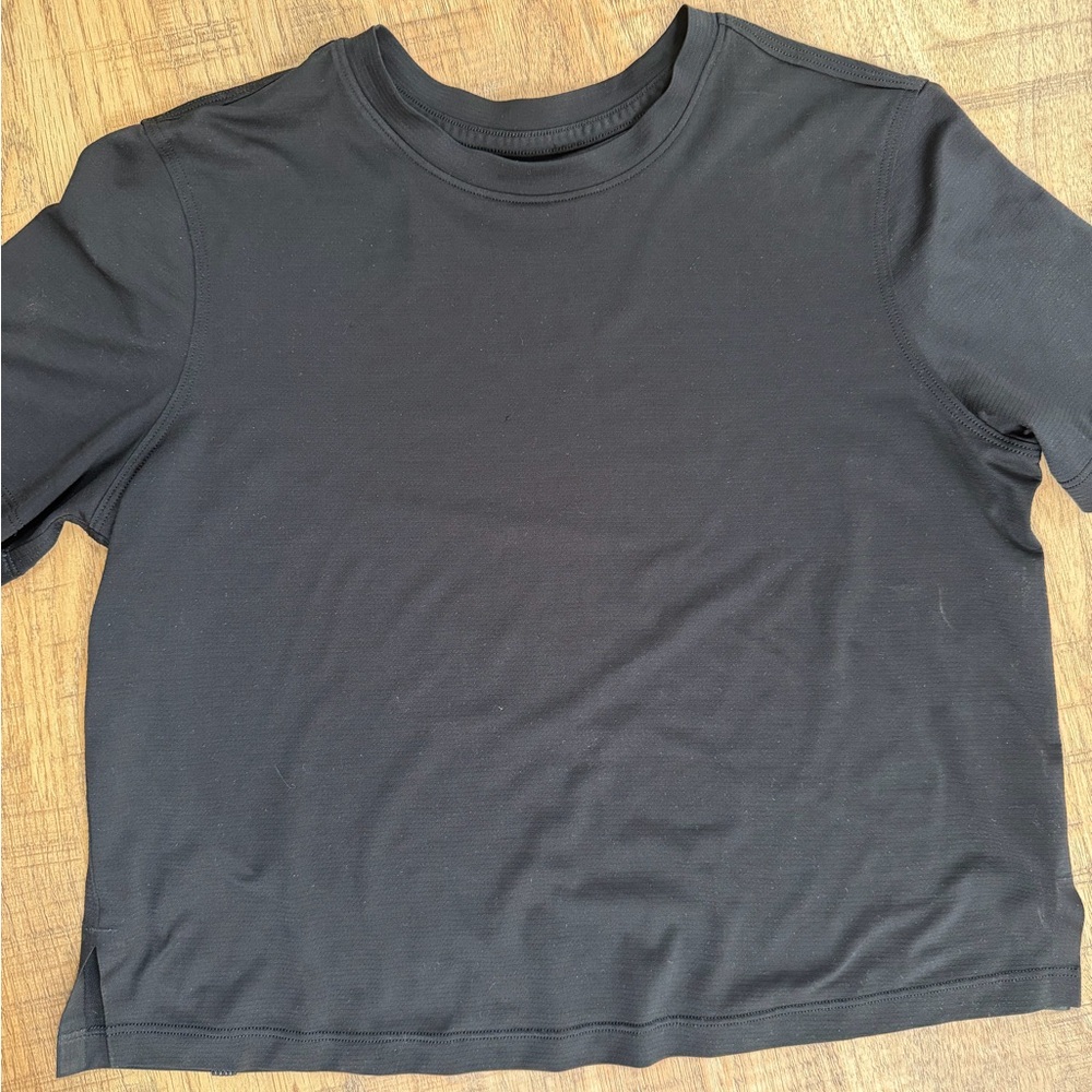 EUC Lululemon athletica Black Crop Crewneck Top size 4/6